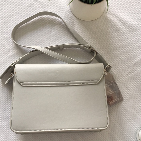 Pixie Mood Zoe Vegan Leather Crossbody Bag - Picture 7 of 17